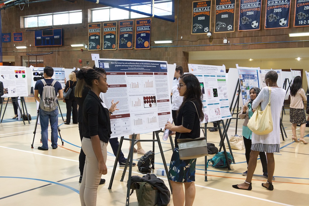 BMCC and other CUNY students present research projects at the 2017 CRSP Symposium.
