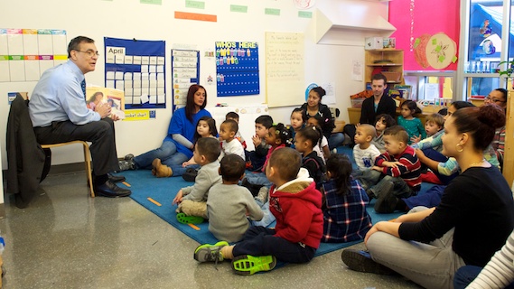President Pérez reads to students at the Early Childhood Center.